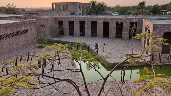 Mengintip Gedung Rumah Sakit Terbaik Dunia di Daerah Terpencil Bangladesh