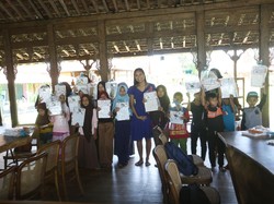 Yuk, Melukis Bottle Recycle Art Lagi Bareng Migi Rihasalay