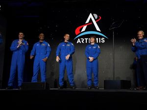 Video: Artemis II NASA & CSA Akan Kelilingi Bulan untuk Uji Coba Video: Artemis II NASA & CSA Akan Kelilingi Bulan untuk Uji Coba