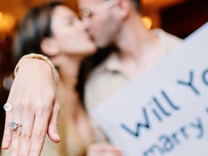 8 Foto Mesra Nikita Mirzani & Antonio Dedola, Kini Dilamar Pakai Cincin Mewah 8 Foto Mesra Nikita Mirzani & Antonio Dedola, Kini Dilamar Pakai Cincin Mewah