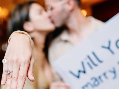 8 Foto Mesra Nikita Mirzani & Antonio Dedola, Kini Dilamar Pakai Cincin Mewah