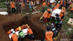 Pemakaman Korban Pembunuhan Mbah Slamet Serial Killer Banjarnegara
