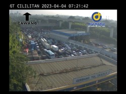 Lalin Tol Jagorawi Pagi Ini Macet 2 KM di Taman Mini-Cililitan