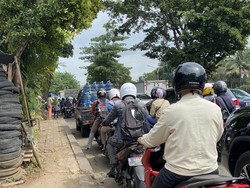 Lalin Jalan TB Simatupang Arah Ragunan Macet, Warga: Lampu Merahnya Lama