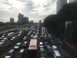 Lalin di Flyover TB Simatupang Arah Fatmawati Macet