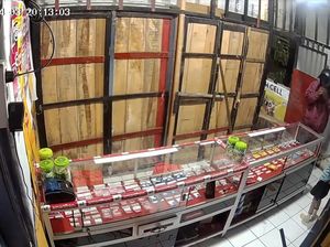 Maling Bobol Konter HP di Makassar, Pura-pura Minta Minum saat Kepergok Maling Bobol Konter HP di Makassar, Pura-pura Minta Minum saat Kepergok