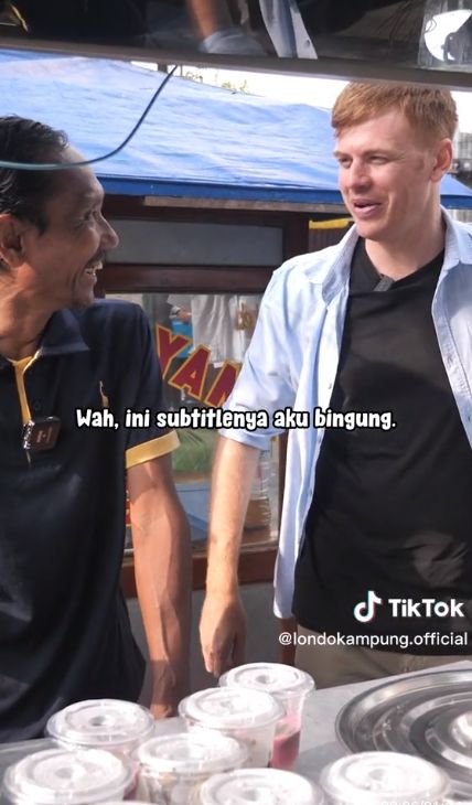 Penjual Bubur Ini Beri Bonus Gratis Jika Pembeli Bisa Bahasa Inggris atau Jepang