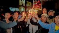 Suporter juga mendoakan Ketua Umum PSSI Erick Thohir yang sedang berjuang melakukan diplomasi dengan FIFA agar sepak bola Indonesia tidak mendapat sanksi berat.