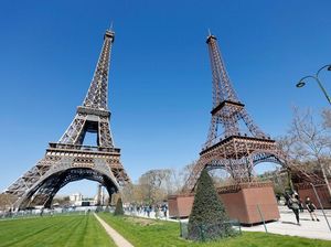 Potret Eiffela, Replika Menara Eiffel di Paris Buatan Seniman Prancis