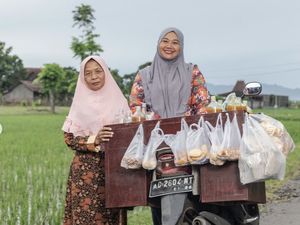 Potret Penjual Jamu Indonesia Masuk Majalah Vogue, Begini Ulasannya Potret Penjual Jamu Indonesia Masuk Majalah Vogue, Begini Ulasannya