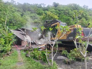 Bangunan Pura Majapahit GWK Dibongkar, Pengempon: Hadirkan BPN!