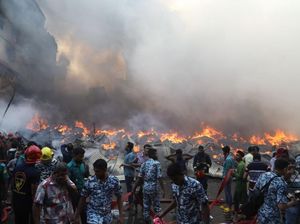 Pasar Baju Murah di Bangladesh Dilalap Si Jago Merah