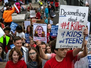 Ribuan Siswa di Nashvile Protes Tuntut UU Reformasi Senjata Ribuan Siswa di Nashvile Protes Tuntut UU Reformasi Senjata