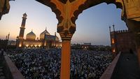 Melihat dari Dekat Masjid Jama di Kawasan Delhi Tua, India