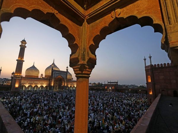 Melihat dari Dekat Masjid Jama di Kawasan Delhi Tua, India