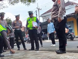 TAA Polda Jabar Olah TKP Kecelakaan Maut Mobil Dinas Bupati Kuningan