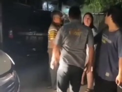 Buntut Mobil Parkir di Jalan, Warga Jelambar Adu Mulut