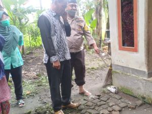 Teganya, Bayi Masih Hidup Dibuang di Depan Rumah Warga