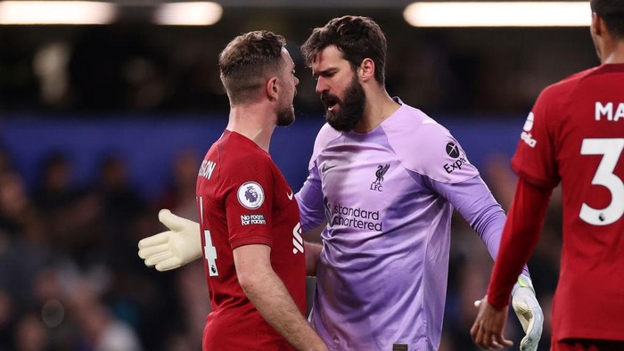 LONDON, ENGLAND - APRIL 04: Jordan Henderson and Alisson Becker of Liverpool clash during the Premier League match between Chelsea FC and Liverpool FC at Stamford Bridge on April 04, 2023 in London, England. (Photo by Ryan Pierse/Getty Images)