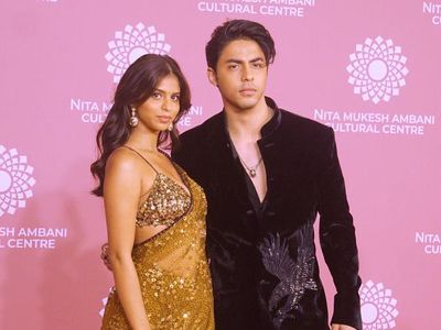 7 Gaya Anak-anak Shah Rukh Khan saat Hadir di Pesta Orang Terkaya Asia