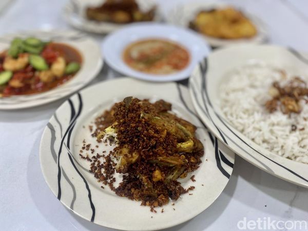 Masih Eksis! 5 Ayam Goreng Tertua di Jakarta, Ada yang Sejak 1948