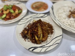 Ayam Goreng Buni: Gurihnya Nasi Uduk Lauk Ayam Goreng Ketumbar yang Kondang 65 Tahun