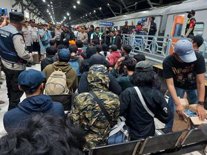 5 Fakta Momen Kemesraan Bonek Sambut The Jakmania di Surabaya 5 Fakta Momen Kemesraan Bonek Sambut The Jakmania di Surabaya
