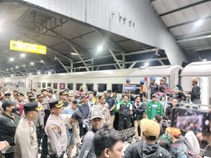 Momen Mesra Bonek dan The Jak di Surabaya Jelang Laga Persebaya Vs Persija