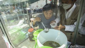 BPOM Uji Sampel Jajanan Takjil di Benhil, Ini Hasilnya