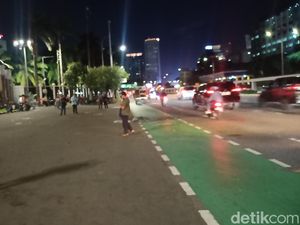 Demo Mahasiswa Tolak UU Ciptaker Bubar, Lalin Depan Gedung DPR Lancar