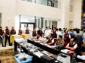 Bareskrim Tangkap 55 WNA-6 WNI Sindikat Fraud Internasional di Jakarta Bareskrim Tangkap 55 WNA-6 WNI Sindikat Fraud Internasional di Jakarta