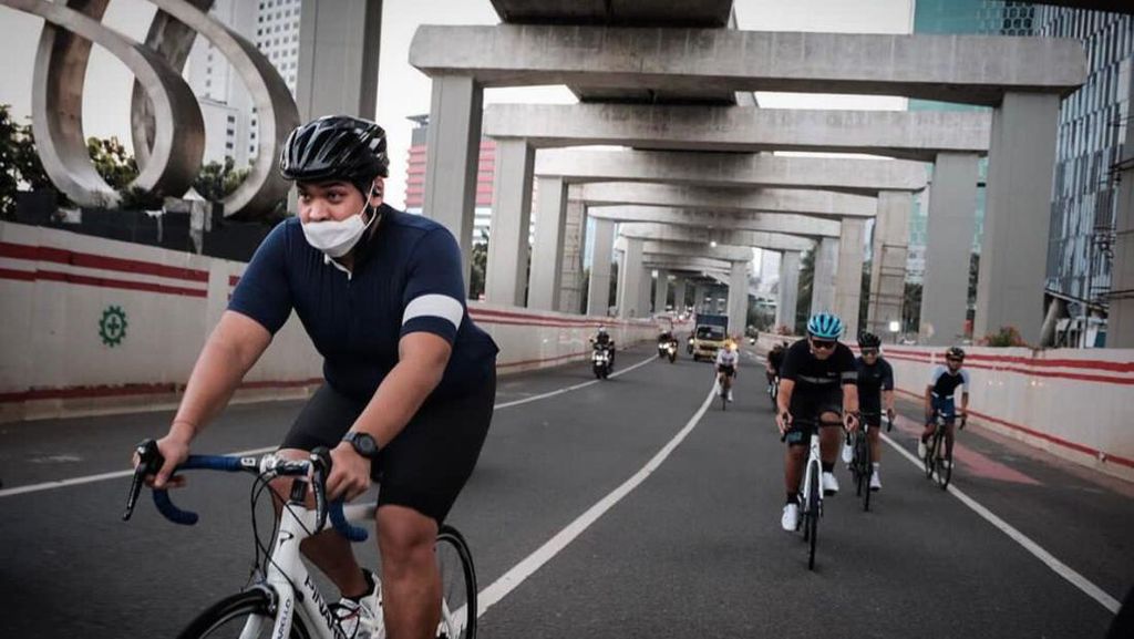 5 Potret Dito Ariotedjo Jajal Olahraga, Menpora Baru yang Bodinya Disorot 5 Potret Dito Ariotedjo Jajal Olahraga, Menpora Baru yang Bodinya Disorot