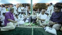 Momen Bagi-bagi Berkah untuk Anak Yatim dan Dhuafa