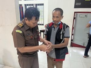 Korupsi Eks Ketua KONI Dompu Disebut Rugikan Negara Rp 3 Miliar Korupsi Eks Ketua KONI Dompu Disebut Rugikan Negara Rp 3 Miliar