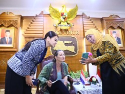Bertemu Deputi Belanda, Khofifah Bahas Potensi Kerja Sama Pengelolaan Air