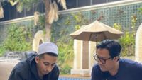 Gaya Santai Habib Jafar saat Ngopi dan Kulineran Bareng Artis