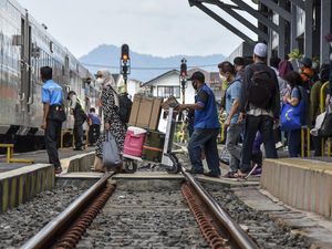KAI: Denda-Blacklist Menunggu Penumpang yang Sengaja Melewatkan Stasiun Tujuan KAI: Denda-Blacklist Menunggu Penumpang yang Sengaja Melewatkan Stasiun Tujuan