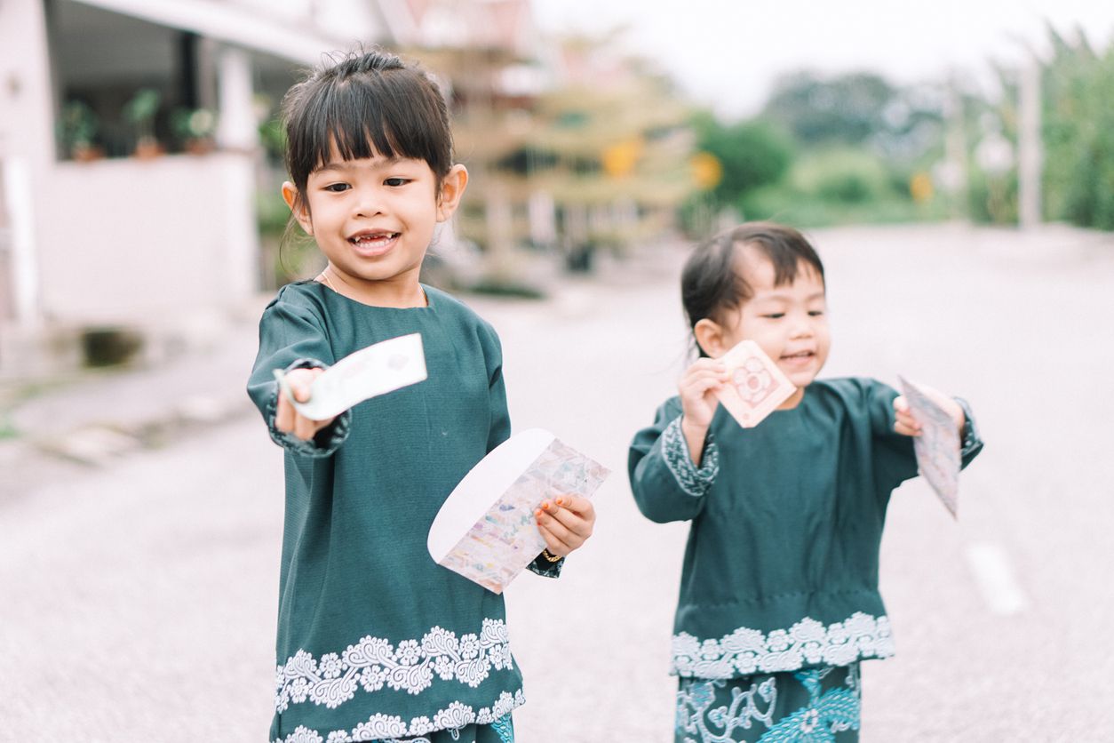 Ilustrasi Pose Foto Keluarga Lebaran