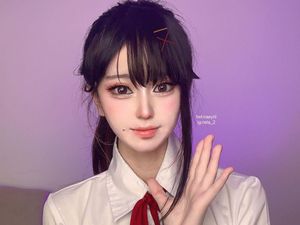 5 Potret Kak Ariela, Cosplayer yang Sering Nggak Tidur demi Konten 5 Potret Kak Ariela, Cosplayer yang Sering Nggak Tidur demi Konten