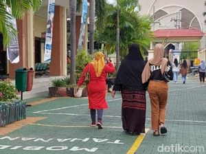 Mantan Kepala MTs yang Pukul 15 Siswi di Gresik Jalani Sidang Perdana Mantan Kepala MTs yang Pukul 15 Siswi di Gresik Jalani Sidang Perdana