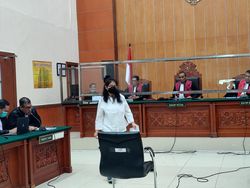 Baca Pleidoi Kasus Irjen Teddy, Linda Nangis Dituduh Muncikari-Bandar Narkoba Baca Pleidoi Kasus Irjen Teddy, Linda Nangis Dituduh Muncikari-Bandar Narkoba