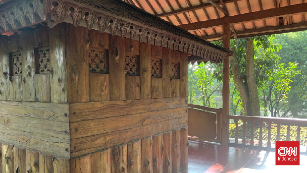 Makam Kramat Jaya alias Mbah Jaya yang terletak di dalam kompleks Kebun Binatang Ragunan, Jakarta Selatan.