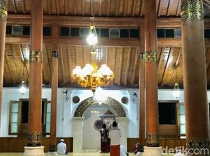 Menengok Masjid Agung Usia 2 Abad yang Jadi Saksi Bisu Syiar Islam Kota Kediri Menengok Masjid Agung Usia 2 Abad yang Jadi Saksi Bisu Syiar Islam Kota Kediri
