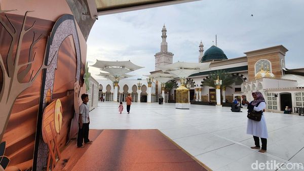 Menanti Waktu Berbuka Puasa di Masjid Ar Rahman Blitar