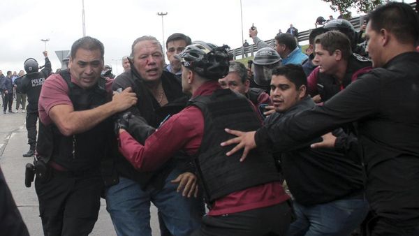 Menteri Keamanan Buenos Aires Babak Belur Dihajar Massa Sopir Bus