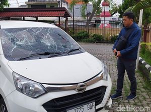 Sederet Fakta Mobil Sekeluarga Pelaku Pencurian Gresik Tertangkap-Dirusak Massa Sederet Fakta Mobil Sekeluarga Pelaku Pencurian Gresik Tertangkap-Dirusak Massa