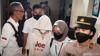 Momen AG Tiba di PN Jaksel untuk Jalani Sidang Tuntutan Penganiayaan David