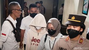 Momen AG Tiba di PN Jaksel untuk Jalani Sidang Tuntutan Penganiayaan David