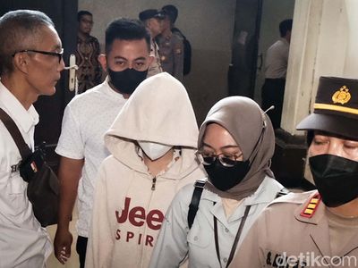 Momen AG Tiba di PN Jaksel untuk Jalani Sidang Tuntutan Penganiayaan David