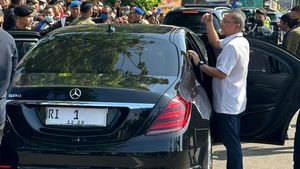 Momen Zulhas Blusukan hingga Satu Mobil dengan Jokowi